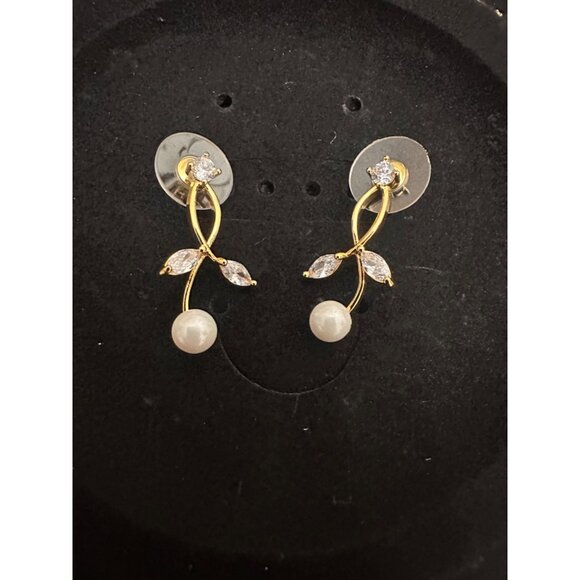 MEEDOZ pearl gold tone Jewelry Set Pendant Necklace and Dangle Earring - Picture 3 of 9